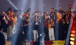 Şampiyon Galatasaray kupasını aldı