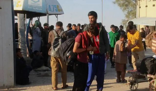 Bir günde 12 bin Afgan, ülkelerine döndü, 6 milyon kişi hala dışarıda