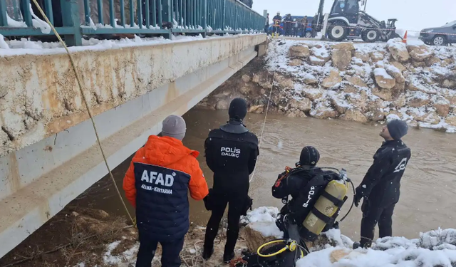 Urfa’da otomobil sulama kanalına düştü: Baba ve 3 çocuğu için arama çalışması başlatıldı