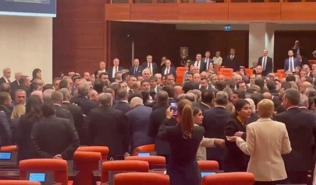Meclis’te yumruklu kavga kamerada