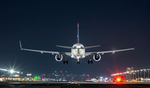 Gaziantep'e iniş yapan yolcu uçağının lastiği patladı
