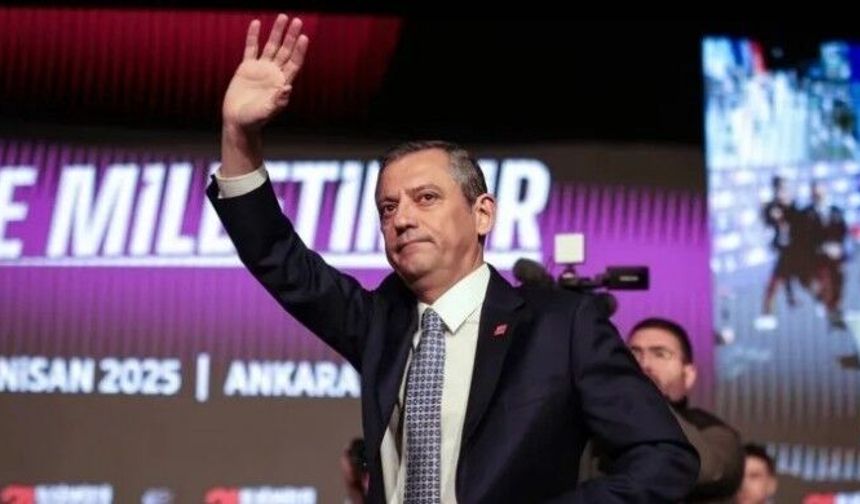 Özgür Özel, Yeni Parti'nin genel başkanı seçildi